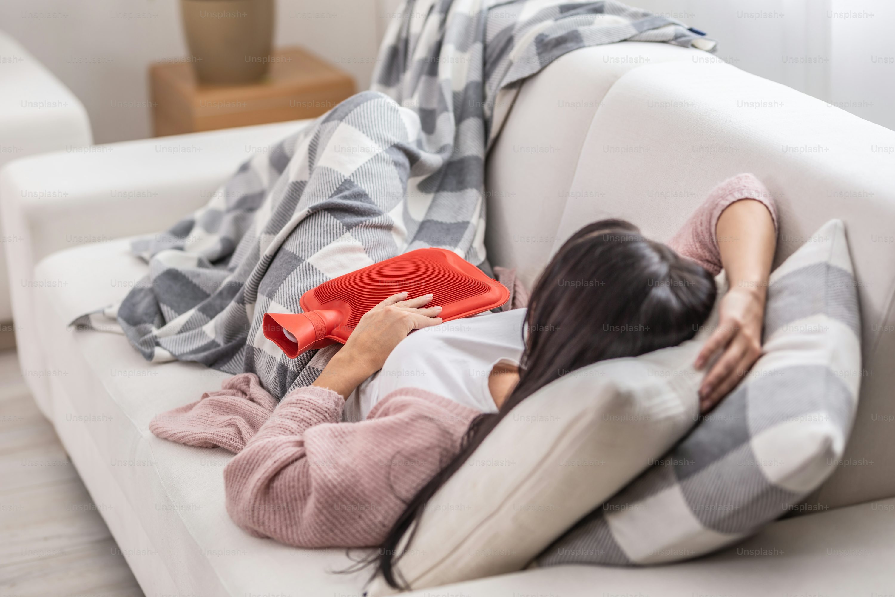 Cannabis y aceites esenciales para el dolor menstrual – Aromaterapia, herbolaria y medicina endocannabinoide
